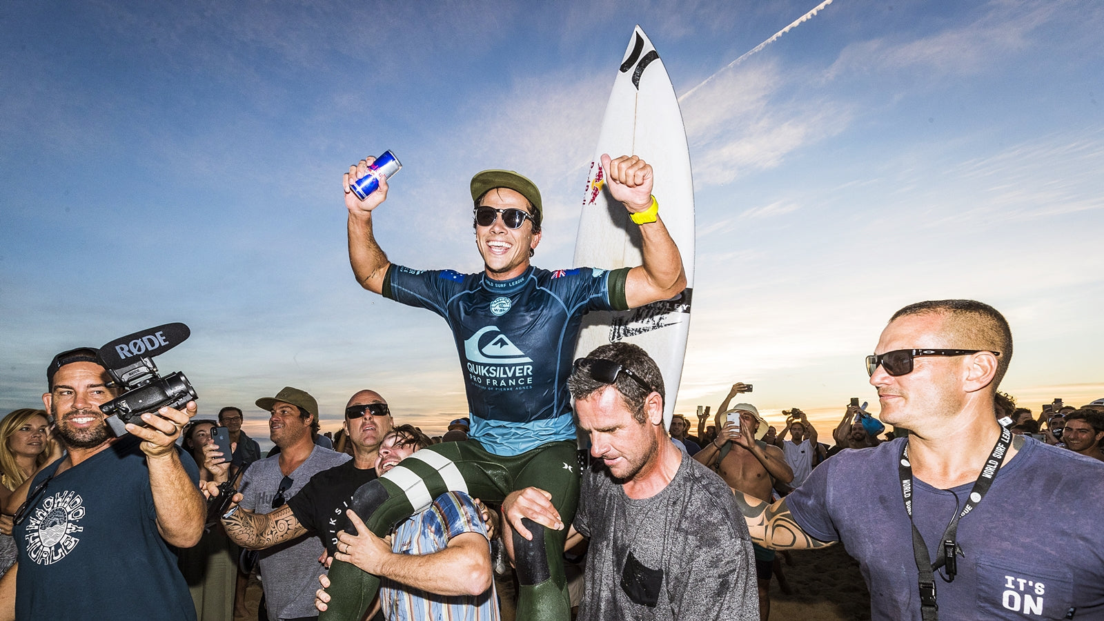 Julian Wilson wins 2018 Quiksilver Pro France. (Photo: WSL / Poullenot)