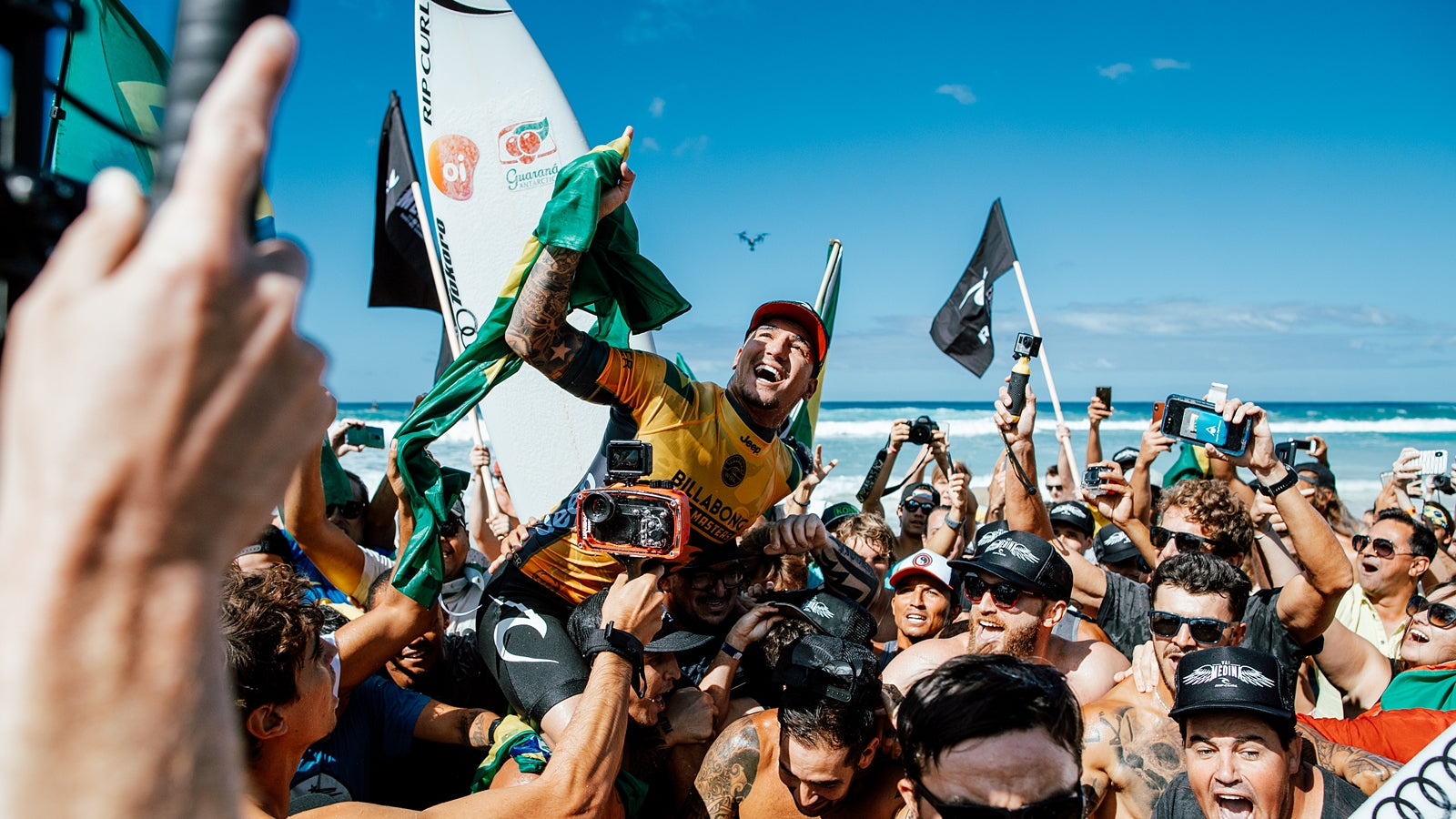 Gabriel Medina Wins 2nd World Title and 1st Pipe Masters. Photo - Sloane / WSL